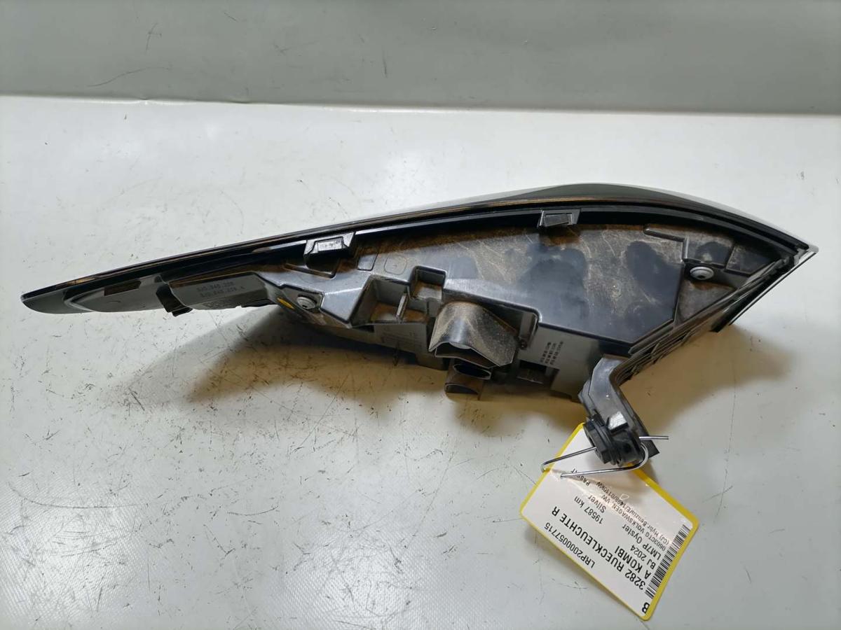 VW Passat B9 original R&uuml;cklicht R&uuml;ckleuchte rechts au&szlig;en LED Kombi Variant Bj.2024